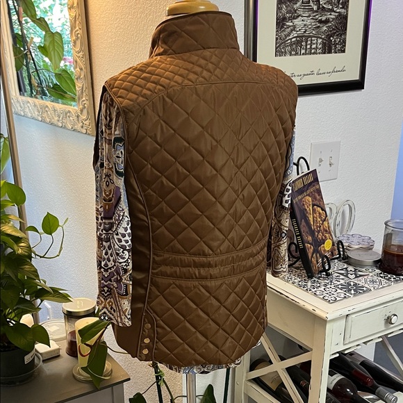 Cavalini Women’sQuilted Brown Vest - Picture 4 of 10
